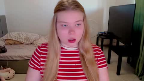 Snapshot of kitten_jenny01 chatting on June 2026 05:16:02 PM Jennyblonde and Emmabrunette online show from June 2026 05:16:02 PM