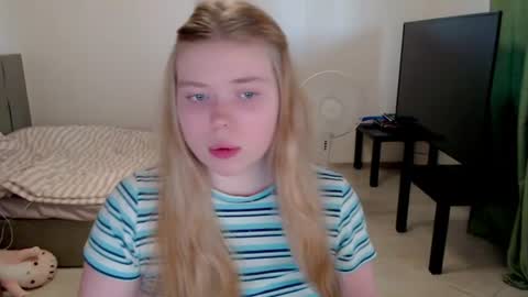 Snapshot of kitten_jenny01 chatting on June 2026 05:48:02 PM Jennyblonde and Emmabrunette online show from June 2026 05:48:02 PM