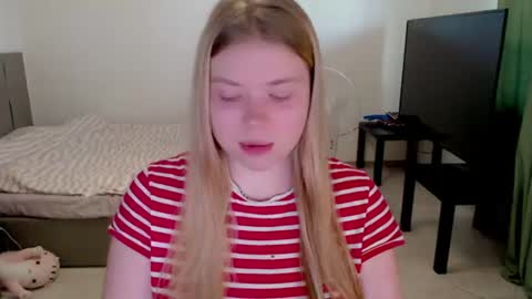 Snapshot of kitten_jenny01 chatting on July 2026 02:23:01 PM Jennyblonde and Emmabrunette online show from July 2026 02:23:01 PM