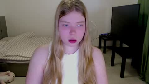 Snapshot of kitten_jenny01 chatting on July 2026 03:03:02 PM Jennyblonde and Emmabrunette online show from July 2026 03:03:02 PM