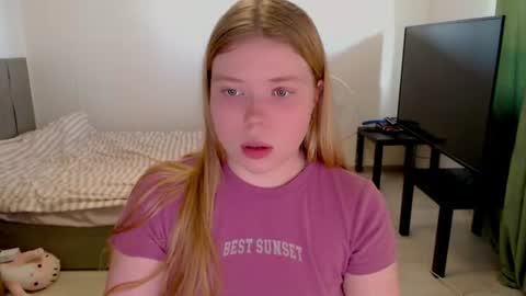 Snapshot of kitten_jenny01 chatting on July 2026 03:25:01 PM Jennyblonde and Emmabrunette online show from July 2026 03:25:01 PM