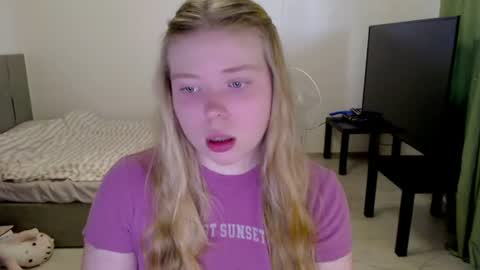 Snapshot of kitten_jenny01 chatting on July 2026 03:14:02 PM Jennyblonde and Emmabrunette online show from July 2026 03:14:02 PM