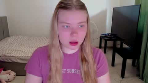 Snapshot of kitten_jenny01 chatting on July 2026 03:59:02 PM Jennyblonde and Emmabrunette online show from July 2026 03:59:02 PM