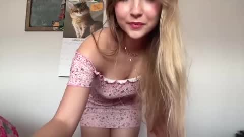 kittengirlxo online show from December 2024 05:02:01 AM