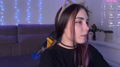 Snapshot of kittie_bear chatting on December 2025 12:52:02 AM Veronica online show from December 2025 12:52:02 AM