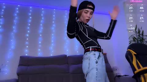 Snapshot of kittie_bear chatting on February 2026 01:05:01 PM Veronica online show from February 2026 01:05:01 PM