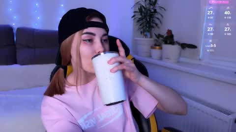 Snapshot of kittie_bear chatting on March 2026 01:35:02 PM Veronica online show from March 2026 01:35:02 PM