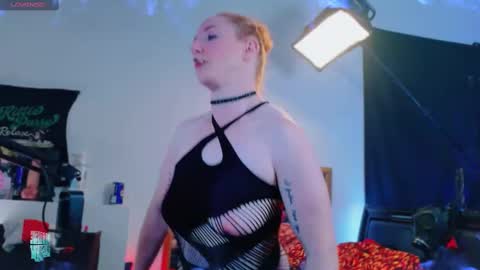 Kittie Purry online show from November 2025 03:38:02 AM