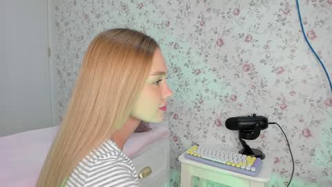 Snapshot of kitty__sophie chatting on February 2026 06:36:02 PM sophie online show from February 2026 06:36:02 PM