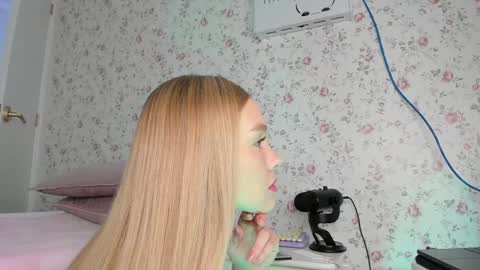 Snapshot of kitty__sophie chatting on February 2026 05:27:01 PM sophie online show from February 2026 05:27:01 PM