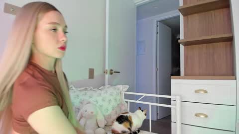 Snapshot of kitty__sophie chatting on February 2026 07:10:01 PM sophie online show from February 2026 07:10:01 PM