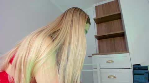 Snapshot of kitty__sophie chatting on February 2026 06:19:01 PM sophie online show from February 2026 06:19:01 PM