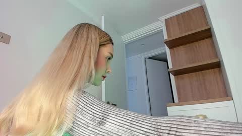 Snapshot of kitty__sophie chatting on March 2026 06:33:01 PM sophie online show from March 2026 06:33:01 PM