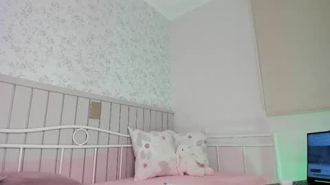 Snapshot of kitty__sophie chatting on April 2026 09:39:33 PM sophie online show from April 2026 09:39:33 PM
