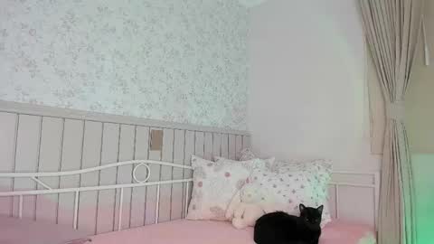 Snapshot of kitty__sophie chatting on May 2026 04:13:02 PM sophie online show from May 2026 04:13:02 PM