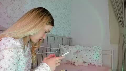 Snapshot of kitty__sophie chatting on May 2026 05:07:02 PM sophie online show from May 2026 05:07:02 PM