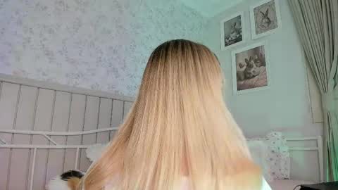 Snapshot of kitty__sophie chatting on May 2026 04:35:02 PM sophie online show from May 2026 04:35:02 PM