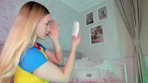 Snapshot of kitty__sophie chatting on May 2026 06:05:02 PM sophie online show from May 2026 06:05:02 PM