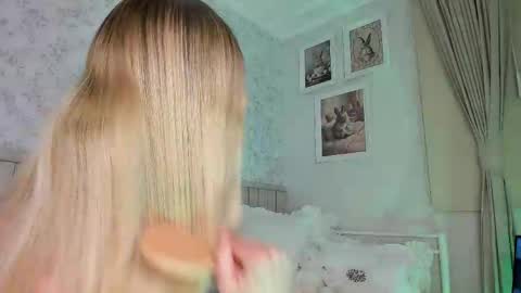 Snapshot of kitty__sophie chatting on June 2026 07:05:01 PM sophie online show from June 2026 07:05:01 PM