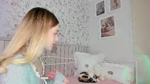 Snapshot of kitty__sophie chatting on July 2026 06:14:02 PM sophie online show from July 2026 06:14:02 PM
