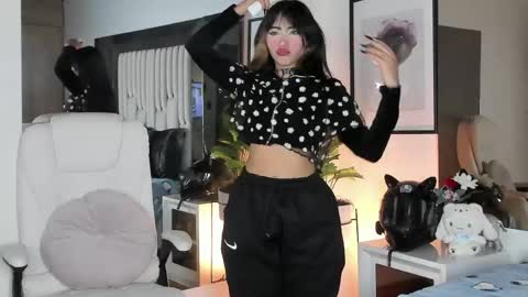 Snapshot of kitty_eliffe chatting on April 2026 11:33:02 PM kitty online show from April 2026 11:33:02 PM