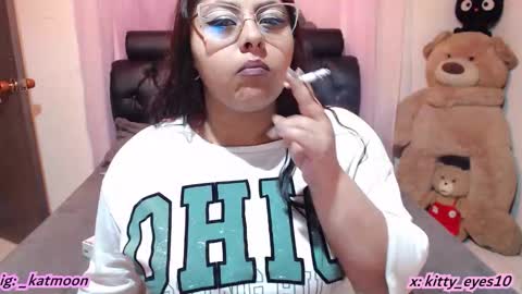 Snapshot of kitty_eyes chatting on November 2025 05:24:01 AM kitty online show from November 2025 05:24:01 AM