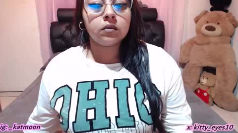 Snapshot of kitty_eyes chatting on December 2025 05:34:01 AM kitty online show from December 2025 05:34:01 AM