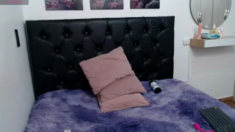 Snapshot of kitty_f00x chatting on April 2026 07:27:01 PM kitty_f00x online show from April 2026 07:27:01 PM