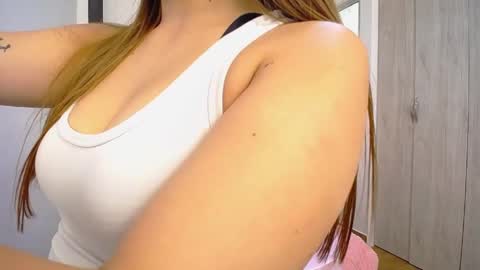 Snapshot of kitty_f00x chatting on April 2026 07:26:01 PM kitty_f00x online show from April 2026 07:26:01 PM