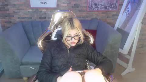 Snapshot of kitty_fox_b chatting on March 2025 03:49:02 PM kitty_fox_b online show from March 2025 03:49:02 PM