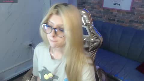 Snapshot of kitty_fox_b chatting on March 2025 03:52:01 PM kitty_fox_b online show from March 2025 03:52:01 PM