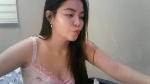 Snapshot of kitty_fussy chatting on May 2026 12:24:01 PM kitty_fussy online show from May 2026 12:24:01 PM