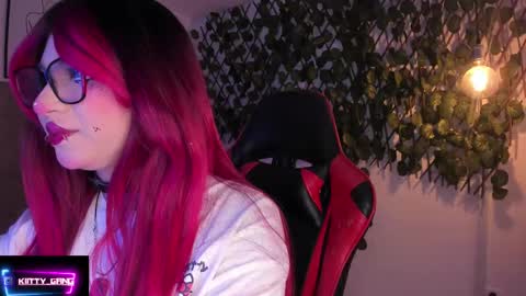 Snapshot of kitty_gang chatting on September 2025 02:22:01 AM Camila online show from September 2025 02:22:01 AM