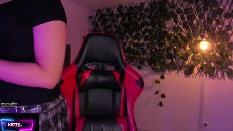 Snapshot of kitty_gang chatting on September 2025 02:15:02 AM Camila online show from September 2025 02:15:02 AM