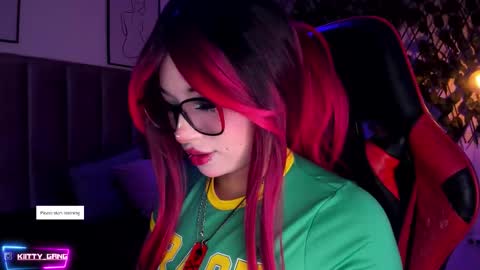 Snapshot of kitty_gang chatting on October 2025 07:29:02 PM Camila online show from October 2025 07:29:02 PM