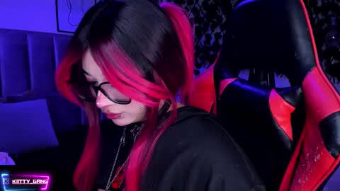 Camila online show from December 2025 02:28:02 AM