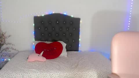 kitty  online show from September 2025 07:59:02 PM