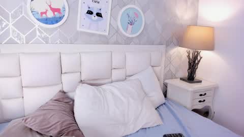 kitty iris  online show from May 2026 04:04:02 PM