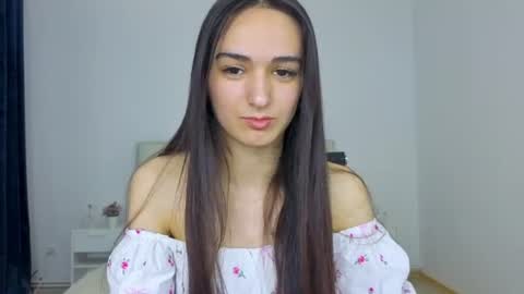 Snapshot of kitty_mi1a chatting on June 2026 07:33:02 AM Elena online show from June 2026 07:33:02 AM
