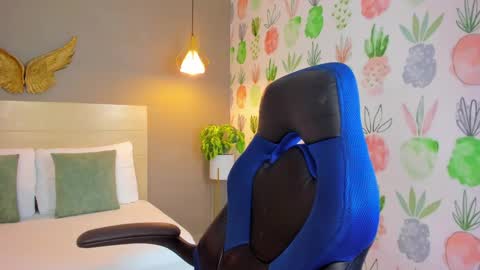 K I T T Y online show from November 2025 12:49:02 PM