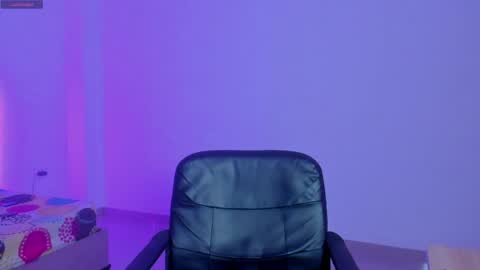 Snapshot of kitty_violet11 chatting on April 2026 01:42:02 AM kitty_violet11 online show from April 2026 01:42:02 AM