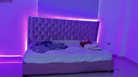 Snapshot of kitty_violet11 chatting on April 2026 10:19:02 PM kitty_violet11 online show from April 2026 10:19:02 PM