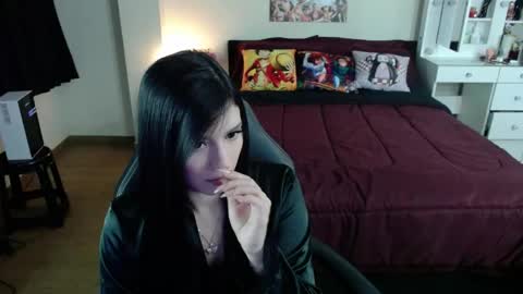 Snapshot of kittykat18x chatting on April 2026 12:19:01 AM Isabel online show from April 2026 12:19:01 AM
