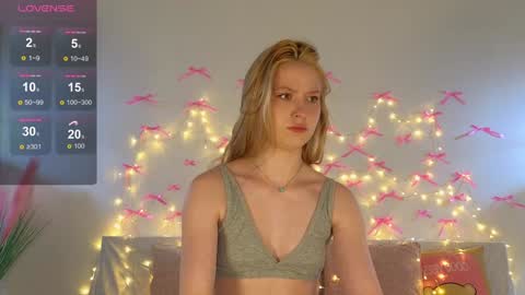 Monika online show from November 2025 03:51:02 AM