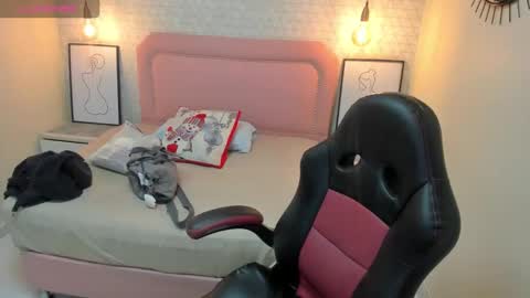 Snapshot of kittytimberlake chatting on December 2025 12:25:02 PM K I T T Y online show from December 2025 12:25:02 PM