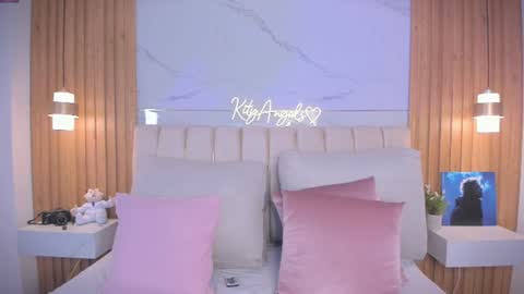 Angel Independent Model online show from June 2026 01:47:02 AM