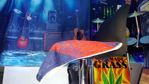 kiveuxmakeu online show from February 2025 07:05:01 PM