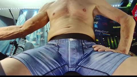 kiveuxmakeu online show from October 2025 04:02:01 PM