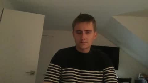 kiwiii211208 online show from May 2026 12:59:01 AM