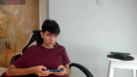 Snapshot of klaus_sunrise_xx chatting on December 2024 12:11:02 AM KLAUS online show from December 2024 12:11:02 AM